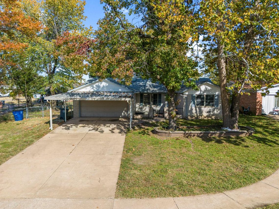Corner-lot ranch home in east Tulsa