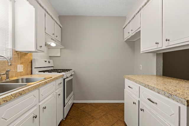 4825 S Bermuda Ave W, Sand Springs rent to own home, photo 6